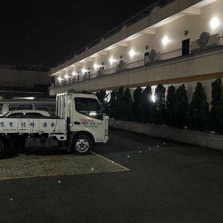 Hua Xiang Motel - Fengshan Гаосюн Экстерьер фото