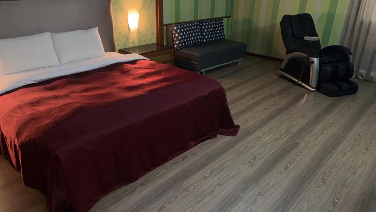 Hua Xiang Motel - Fengshan Гаосюн Экстерьер фото