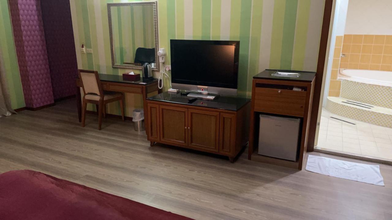 Hua Xiang Motel - Fengshan Гаосюн Экстерьер фото